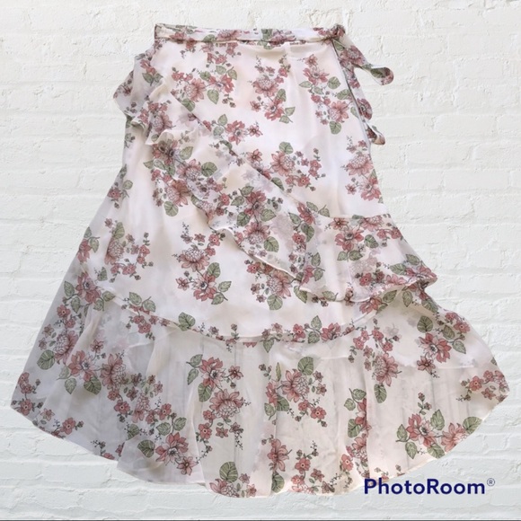 NWT Chelsea & Violet Wrap Skirt Floral Size Medium - Picture 3 of 14
